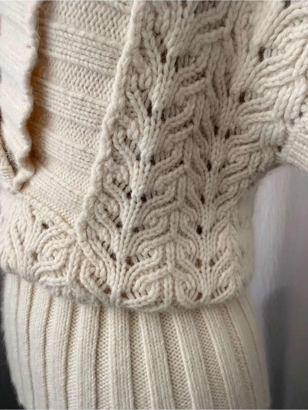 Ann Taylor, Angora blend, Shawl Collar, Cable Knit, Short Sleeve Sweater, sz XS - Picture 3 of 6